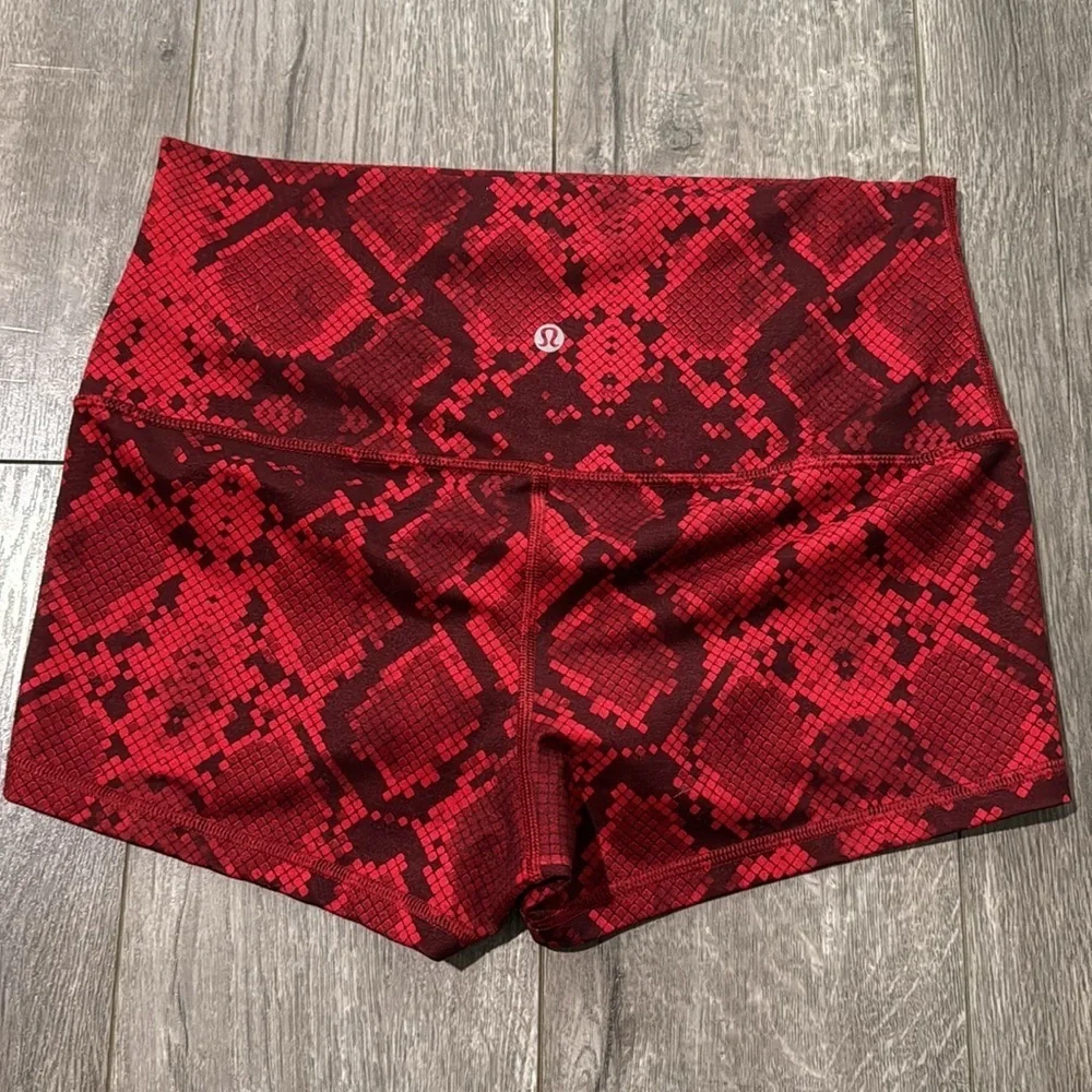 LULULEMON Boogie Short Roll Down Ziggy Snake Red Tide Cranberry 6